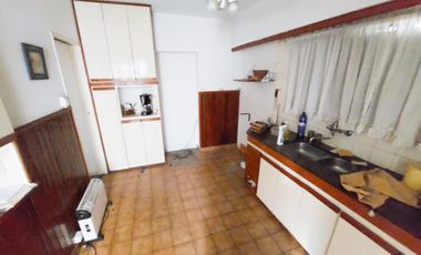 PH en venta - 4 Dormitorios 2 Baños - Cochera - Local -180Mts2 - Avellaneda