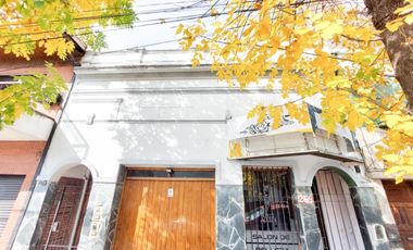 PH en venta - 4 Dormitorios 2 Baños - Cochera - Local -180Mts2 - Avellaneda