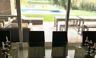 venta Casa en El Canton a la laguna 8 ambientes