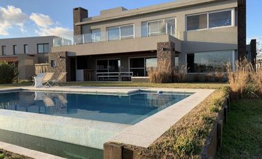 venta Casa en El Canton a la laguna 8 ambientes
