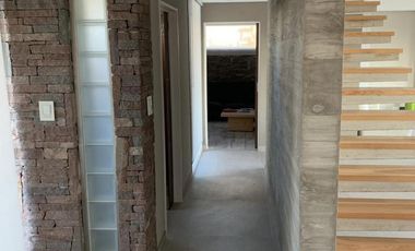 venta Casa en El Canton a la laguna 8 ambientes