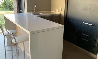 venta Casa en El Canton a la laguna 8 ambientes