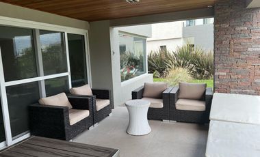 venta Casa en El Canton a la laguna 8 ambientes