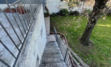 Casa de 6 ambientes con dos locales y gran fondo - Venta Directa!!