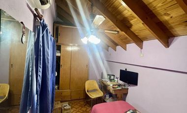 Casa de 6 ambientes con dos locales y gran fondo - Venta Directa!!