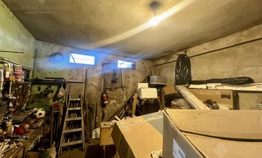 Casa de 6 ambientes con dos locales y gran fondo - Venta Directa!!