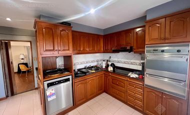 Casa de 6 ambientes con dos locales y gran fondo - Venta Directa!!