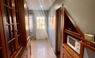 Casa de 6 ambientes con dos locales y gran fondo - Venta Directa!!