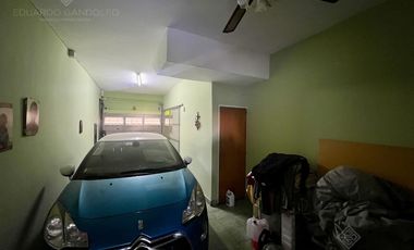 Casa de 6 ambientes con dos locales y gran fondo - Venta Directa!!
