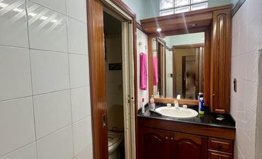 Casa de 6 ambientes con dos locales y gran fondo - Venta Directa!!