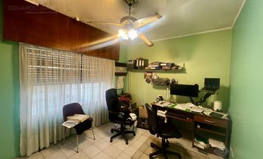 Casa de 6 ambientes con dos locales y gran fondo - Venta Directa!!