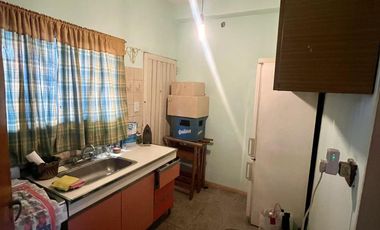 Casa de 6 ambientes con dos locales y gran fondo - Venta Directa!!
