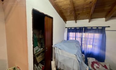 Casa de 6 ambientes con dos locales y gran fondo - Venta Directa!!