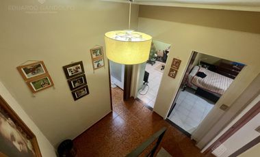 Casa de 6 ambientes con dos locales y gran fondo - Venta Directa!!