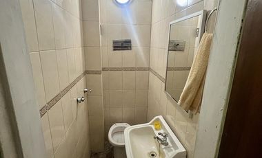 Casa de 6 ambientes con dos locales y gran fondo - Venta Directa!!