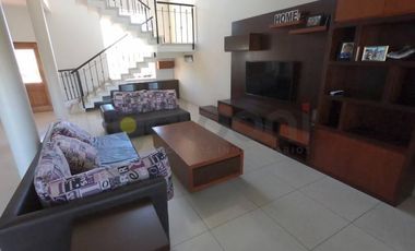 CASA SOBRE LAGUNA