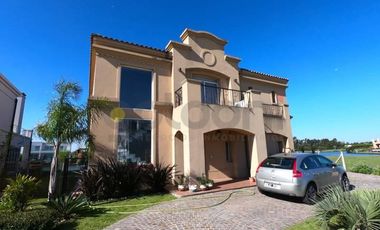 CASA SOBRE LAGUNA