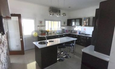 CASA SOBRE LAGUNA