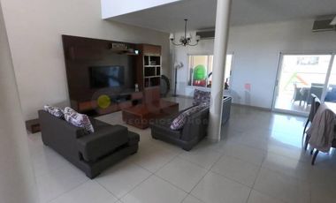 CASA SOBRE LAGUNA