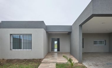 VENTA/PERMUTA - Casa - 2 dormitorios - Patios y pileta - Las Fincas de Ibarlucea, Ibarlucea