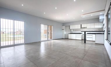 VENTA/PERMUTA - Casa - 2 dormitorios - Patios y pileta - Las Fincas de Ibarlucea, Ibarlucea