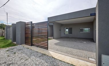 VENTA/PERMUTA - Casa - 2 dormitorios - Patios y pileta - Las Fincas de Ibarlucea, Ibarlucea