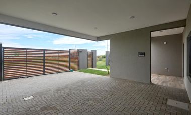 VENTA/PERMUTA - Casa - 2 dormitorios - Patios y pileta - Las Fincas de Ibarlucea, Ibarlucea