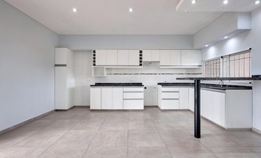 VENTA/PERMUTA - Casa - 2 dormitorios - Patios y pileta - Las Fincas de Ibarlucea, Ibarlucea