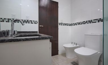 VENTA/PERMUTA - Casa - 2 dormitorios - Patios y pileta - Las Fincas de Ibarlucea, Ibarlucea
