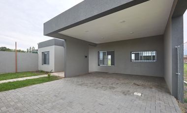 VENTA/PERMUTA - Casa - 2 dormitorios - Patios y pileta - Las Fincas de Ibarlucea, Ibarlucea