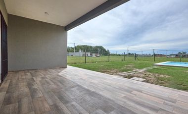 VENTA/PERMUTA - Casa - 2 dormitorios - Patios y pileta - Las Fincas de Ibarlucea, Ibarlucea