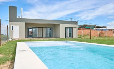 VENTA/PERMUTA - Casa - 2 dormitorios - Patios y pileta - Las Fincas de Ibarlucea, Ibarlucea