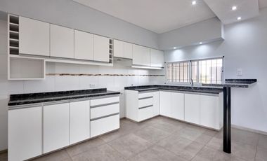 VENTA/PERMUTA - Casa - 2 dormitorios - Patios y pileta - Las Fincas de Ibarlucea, Ibarlucea