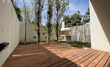 VENTA de Departamento 3 AMBIENTES con jardin y  parrilla. Bio Condominio.