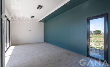 Venta de Casa en Ibarlucea de 3 dormitorios con pileta y parrillero. Las Fincas de Ibarlucea.