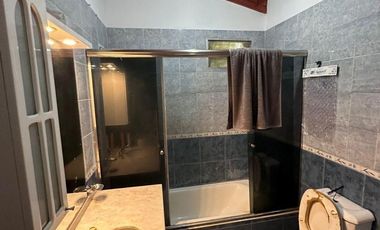 Casa en venta - 4 Dormitorios 3 Baños - Cochera - 270Mts2 - Echeverría