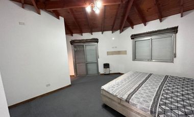 Casa en venta - 4 Dormitorios 3 Baños - Cochera - 270Mts2 - Echeverría