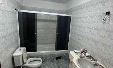 Casa en venta - 4 Dormitorios 3 Baños - Cochera - 270Mts2 - Echeverría