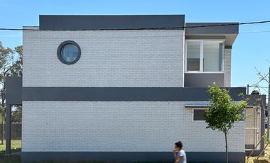 Casa en  Alvear
