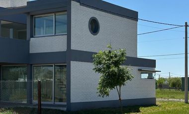 Casa en  Alvear
