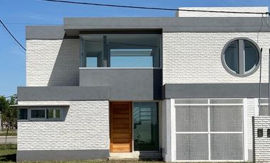 Casa en  Alvear