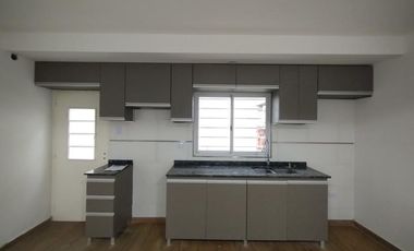 Dúplex en venta - 3 Dormitorios 2 Baños - Cochera - 75Mts2 - Ituzaingó