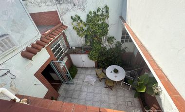 Venta de casa 4 ambientes con cochera y local en Sarandí