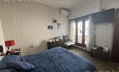 Venta de casa 4 ambientes con cochera y local en Sarandí
