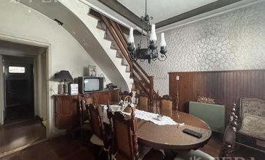 Venta de casa 4 ambientes con cochera y local en Sarandí