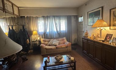 Venta de casa 4 ambientes con cochera y local en Sarandí