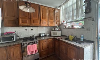 Venta de casa 4 ambientes con cochera y local en Sarandí