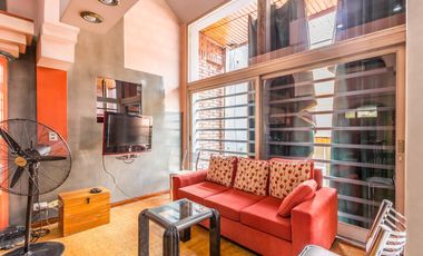 VENTA Casa 5 ambientes Barrio Versalles , patio y cochera para dos autos  PERMUTA - APTO CREDITO