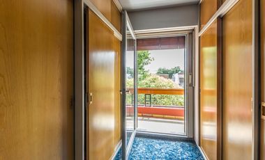 VENTA Casa 5 ambientes Barrio Versalles , patio y cochera para dos autos  PERMUTA - APTO CREDITO