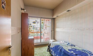 VENTA Casa 5 ambientes Barrio Versalles , patio y cochera para dos autos  PERMUTA - APTO CREDITO